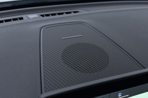 Volvo XC60 2.0 T6 Plug-in hybrid AWD Plus Black Edition | Panoramadak | Harman/Kardon | 21 Inch | 360-camera