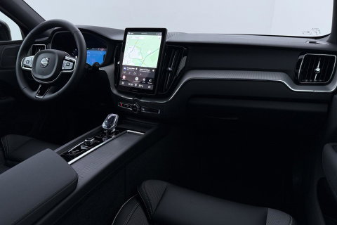 Volvo XC60 2.0 T6 Plug-in hybrid AWD Plus Black Edition | Panoramadak | Harman/Kardon | 21 Inch | 360-camera