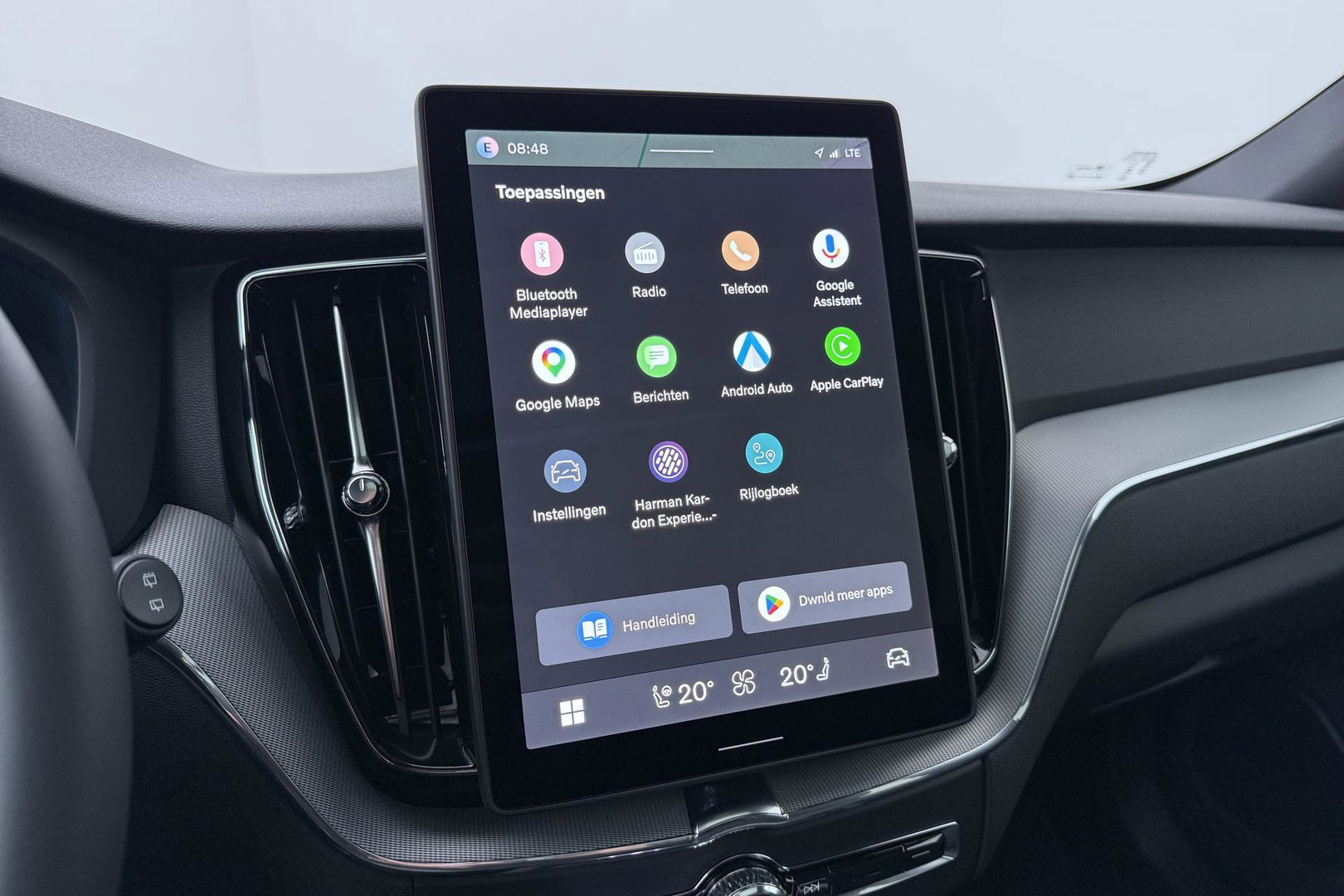 Volvo XC60 2.0 T6 Plug-in hybrid AWD Plus Black Edition | Panoramadak | Harman/Kardon | 21 Inch | 360-camera