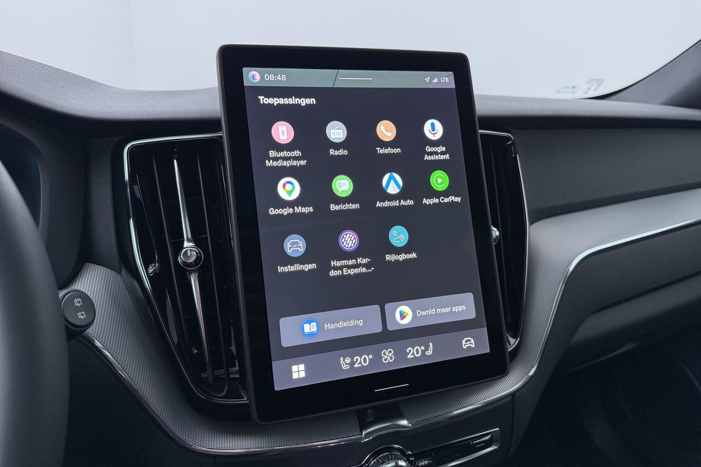 Volvo XC60 2.0 T6 Plug-in hybrid AWD Plus Black Edition | Panoramadak | Harman/Kardon | 21 Inch | 360-camera