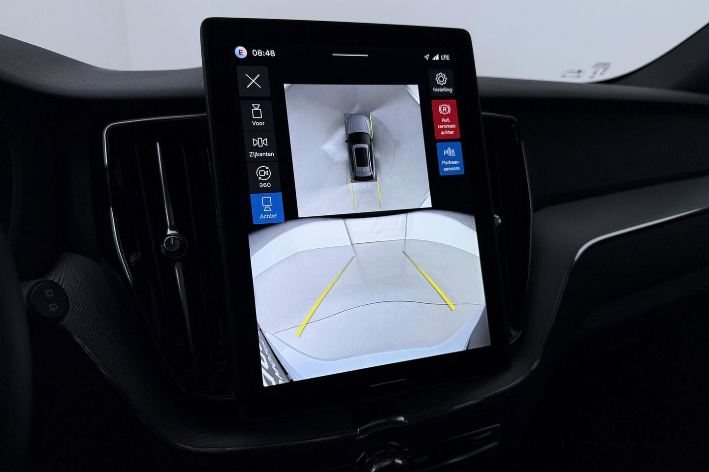 Volvo XC60 2.0 T6 Plug-in hybrid AWD Plus Black Edition | Panoramadak | Harman/Kardon | 21 Inch | 360-camera