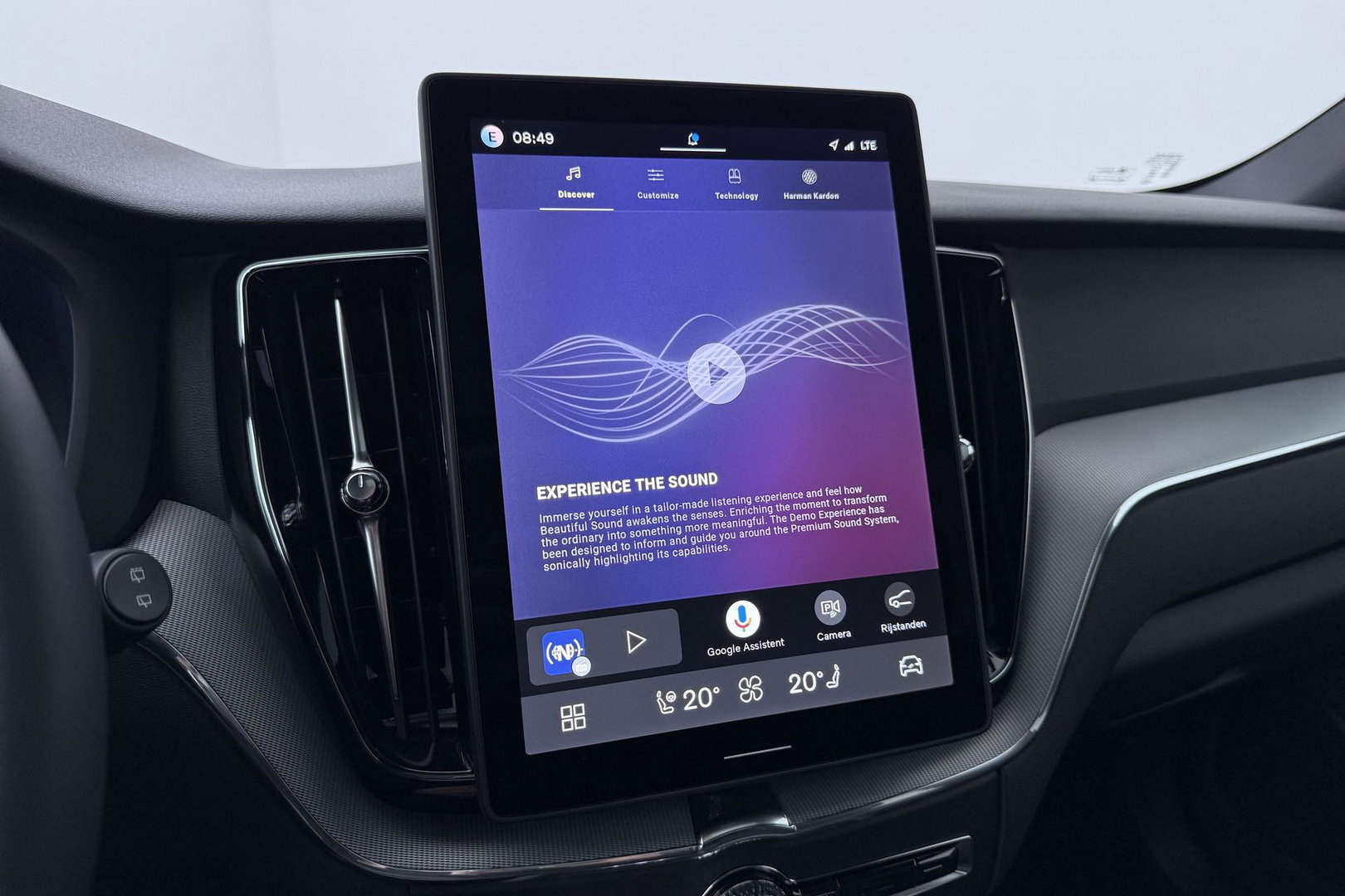 Volvo XC60 2.0 T6 Plug-in hybrid AWD Plus Black Edition | Panoramadak | Harman/Kardon | 21 Inch | 360-camera