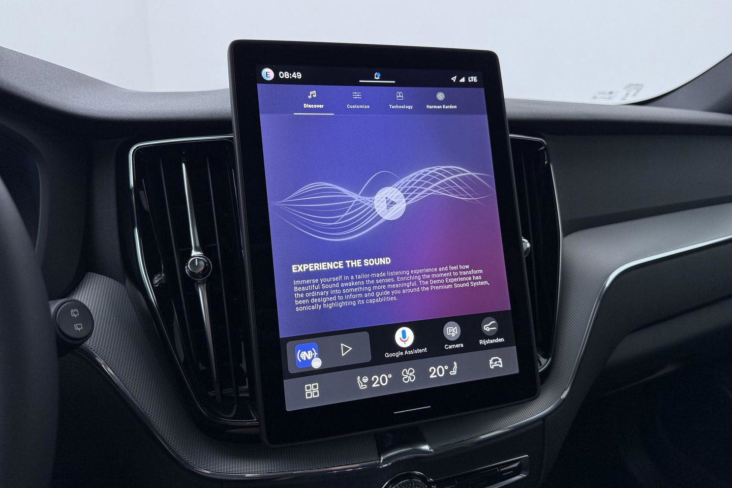 Volvo XC60 2.0 T6 Plug-in hybrid AWD Plus Black Edition | Panoramadak | Harman/Kardon | 21 Inch | 360-camera