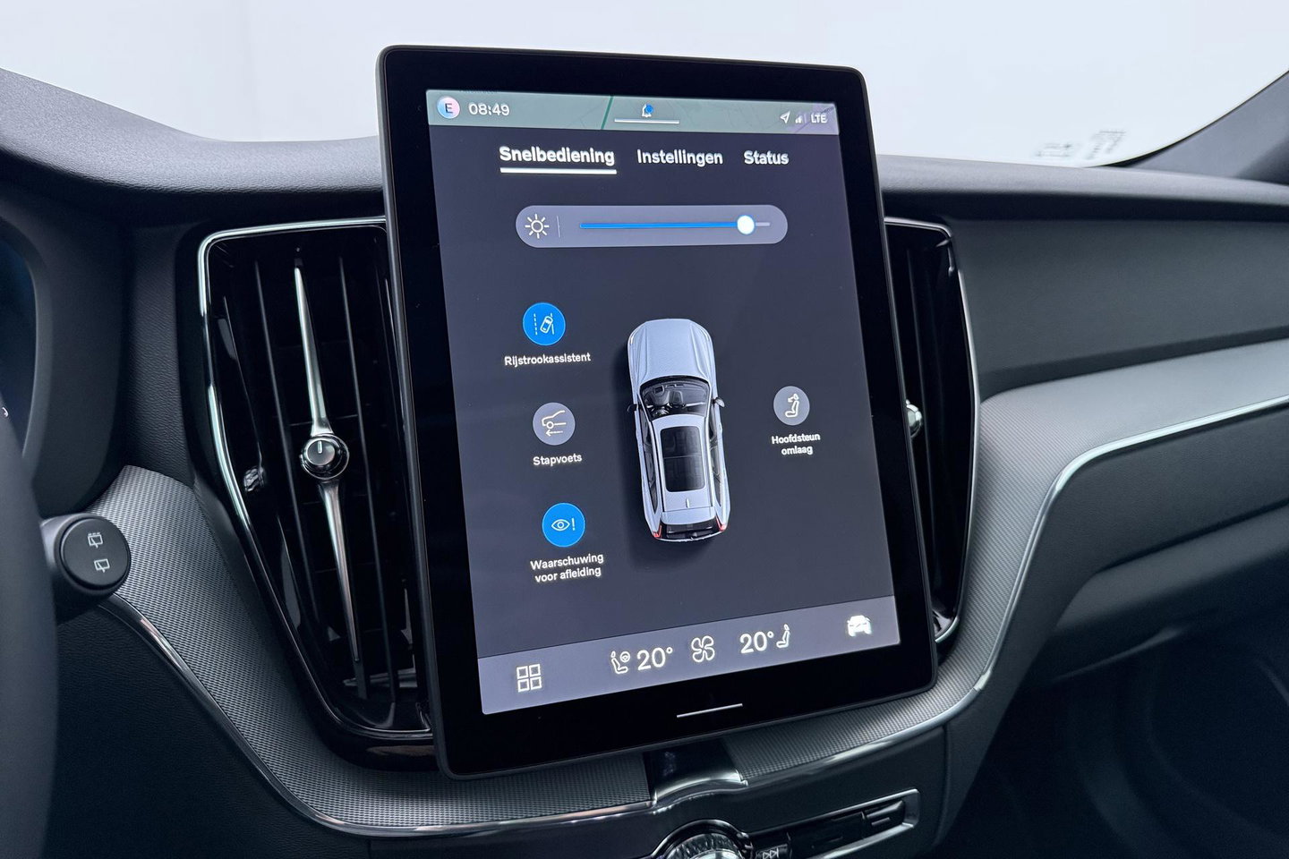 Volvo XC60 2.0 T6 Plug-in hybrid AWD Plus Black Edition | Panoramadak | Harman/Kardon | 21 Inch | 360-camera