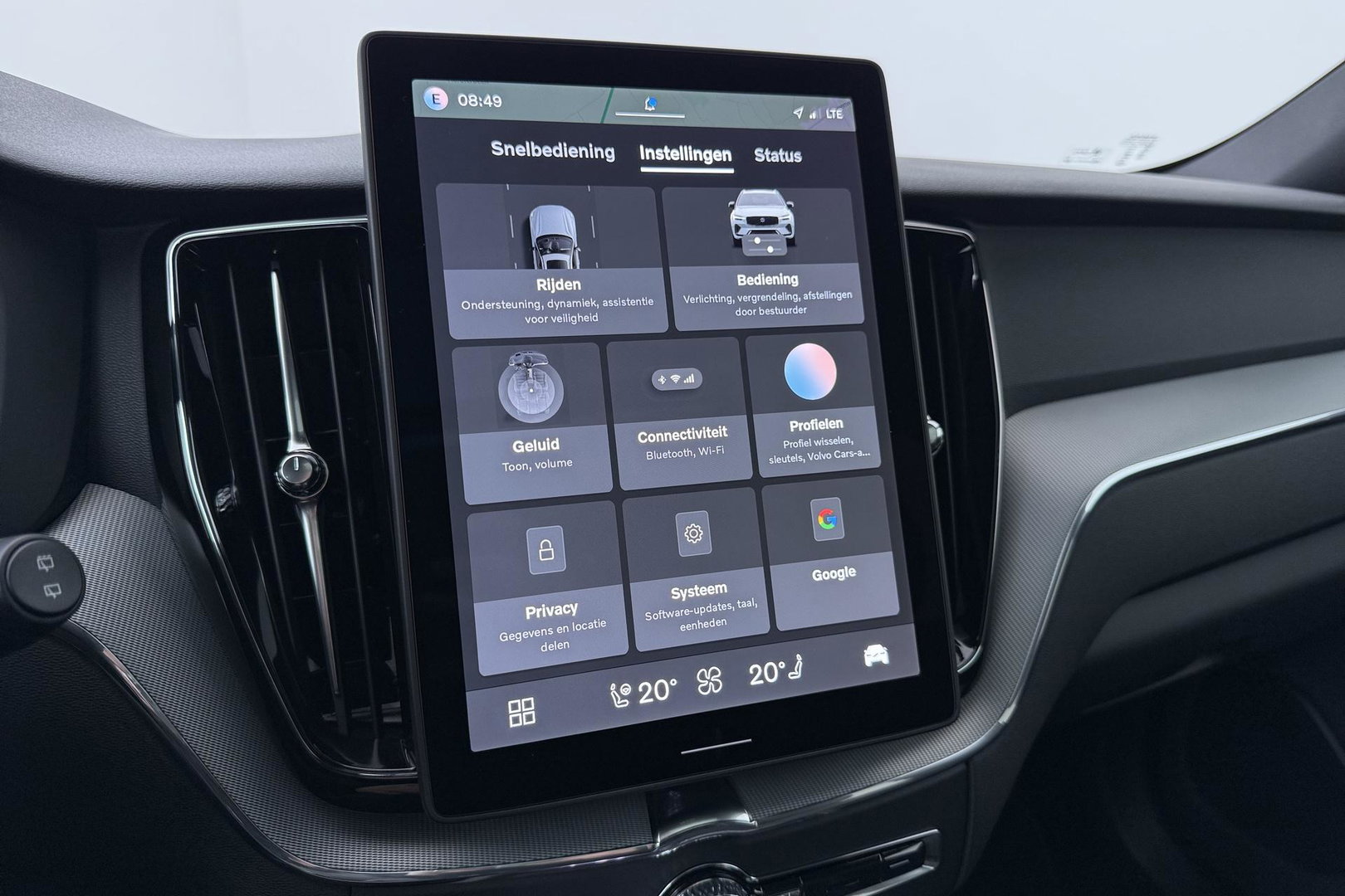 Volvo XC60 2.0 T6 Plug-in hybrid AWD Plus Black Edition | Panoramadak | Harman/Kardon | 21 Inch | 360-camera
