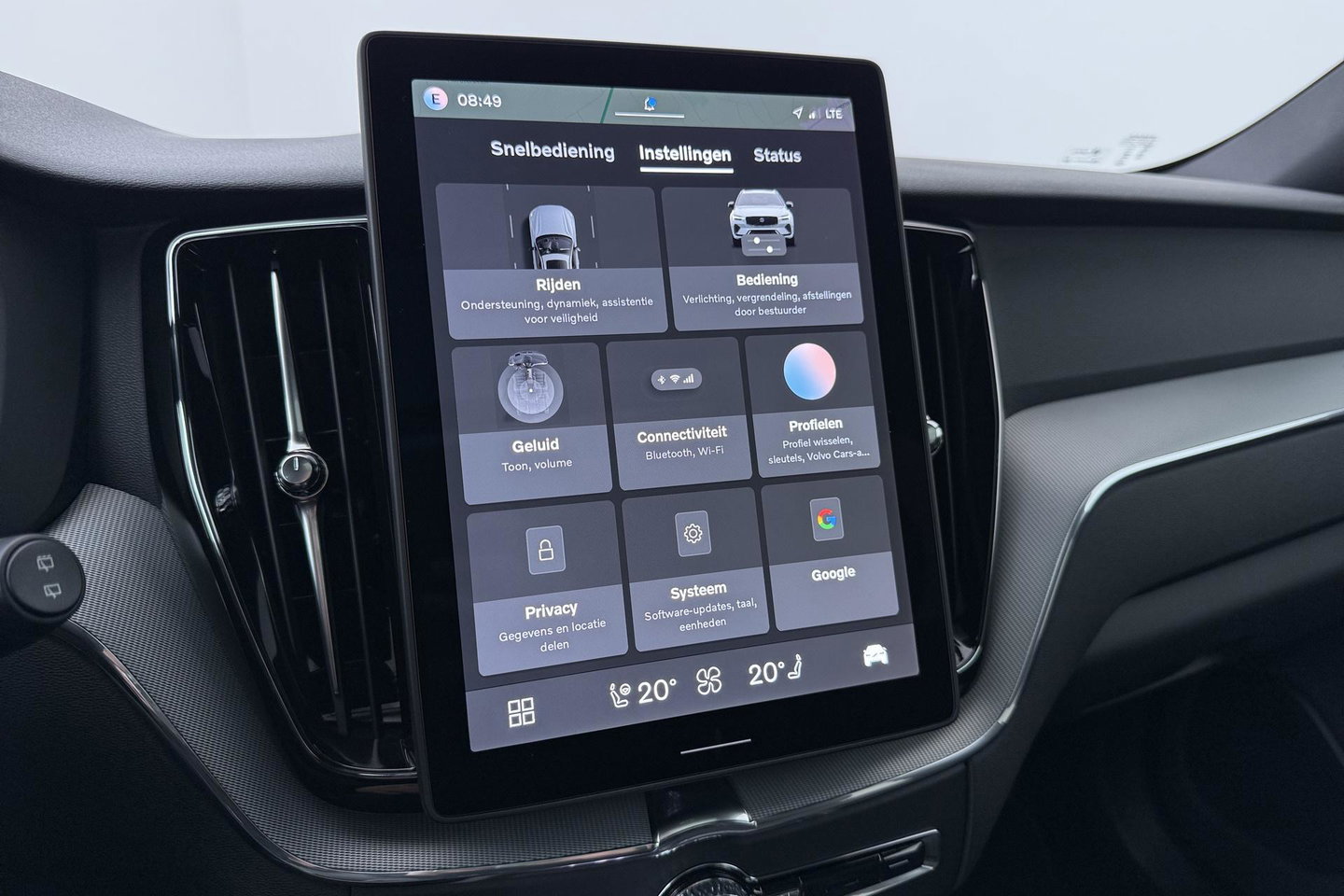 Volvo XC60 2.0 T6 Plug-in hybrid AWD Plus Black Edition | Panoramadak | Harman/Kardon | 21 Inch | 360-camera