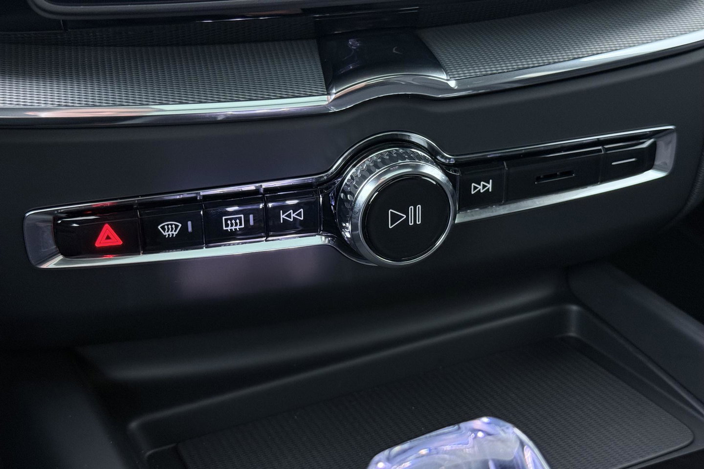Volvo XC60 2.0 T6 Plug-in hybrid AWD Plus Black Edition | Panoramadak | Harman/Kardon | 21 Inch | 360-camera