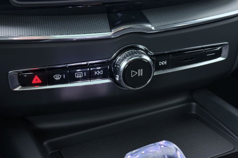 Volvo XC60 2.0 T6 Plug-in hybrid AWD Plus Black Edition | Panoramadak | Harman/Kardon | 21 Inch | 360-camera