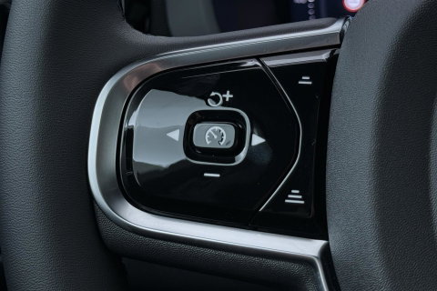 Volvo XC60 2.0 T6 Plug-in hybrid AWD Plus Black Edition | Panoramadak | Harman/Kardon | 21 Inch | 360-camera