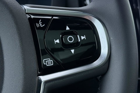 Volvo XC60 2.0 T6 Plug-in hybrid AWD Plus Black Edition | Panoramadak | Harman/Kardon | 21 Inch | 360-camera