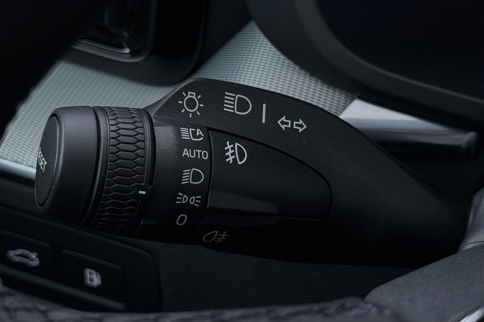 Volvo XC60 2.0 T6 Plug-in hybrid AWD Plus Black Edition | Panoramadak | Harman/Kardon | 21 Inch | 360-camera