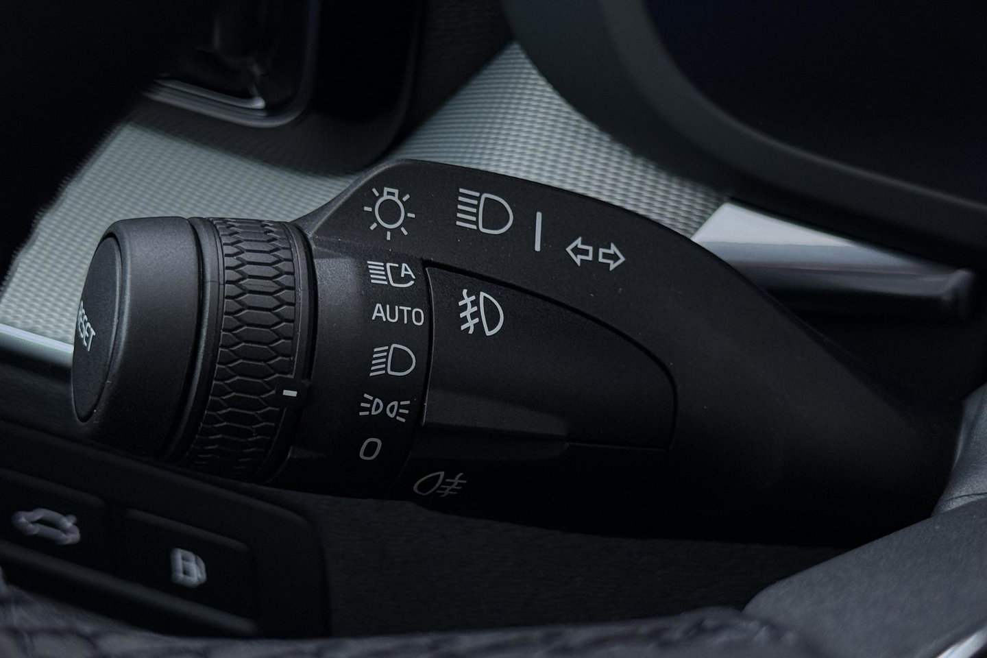 Volvo XC60 2.0 T6 Plug-in hybrid AWD Plus Black Edition | Panoramadak | Harman/Kardon | 21 Inch | 360-camera