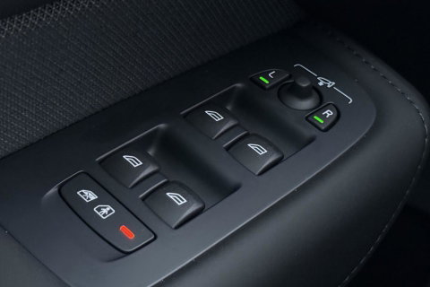 Volvo XC60 2.0 T6 Plug-in hybrid AWD Plus Black Edition | Panoramadak | Harman/Kardon | 21 Inch | 360-camera