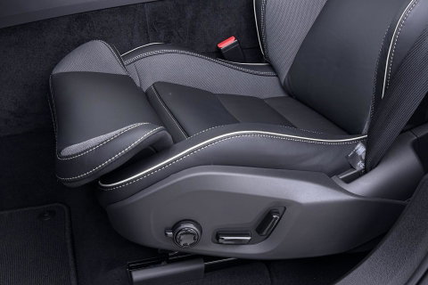 Volvo XC60 2.0 T6 Plug-in hybrid AWD Plus Black Edition | Panoramadak | Harman/Kardon | 21 Inch | 360-camera