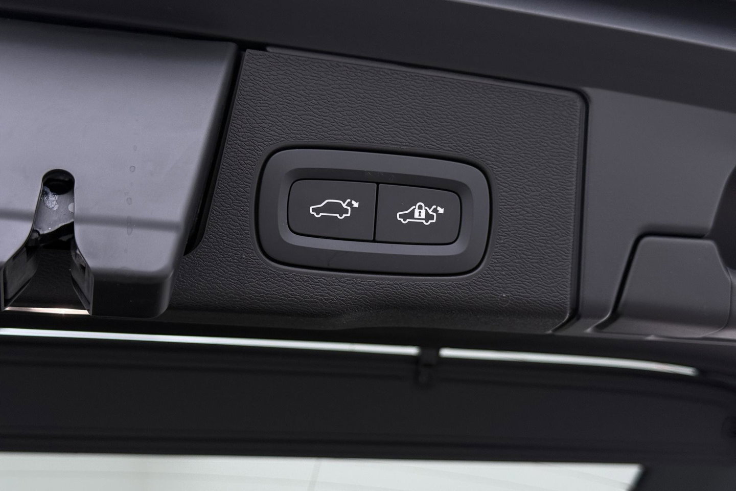 Volvo XC60 2.0 T6 Plug-in hybrid AWD Plus Black Edition | Panoramadak | Harman/Kardon | 21 Inch | 360-camera