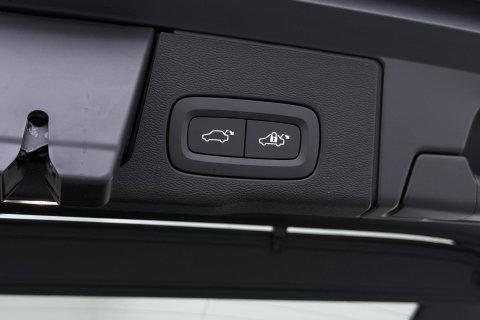 Volvo XC60 2.0 T6 Plug-in hybrid AWD Plus Black Edition | Panoramadak | Harman/Kardon | 21 Inch | 360-camera