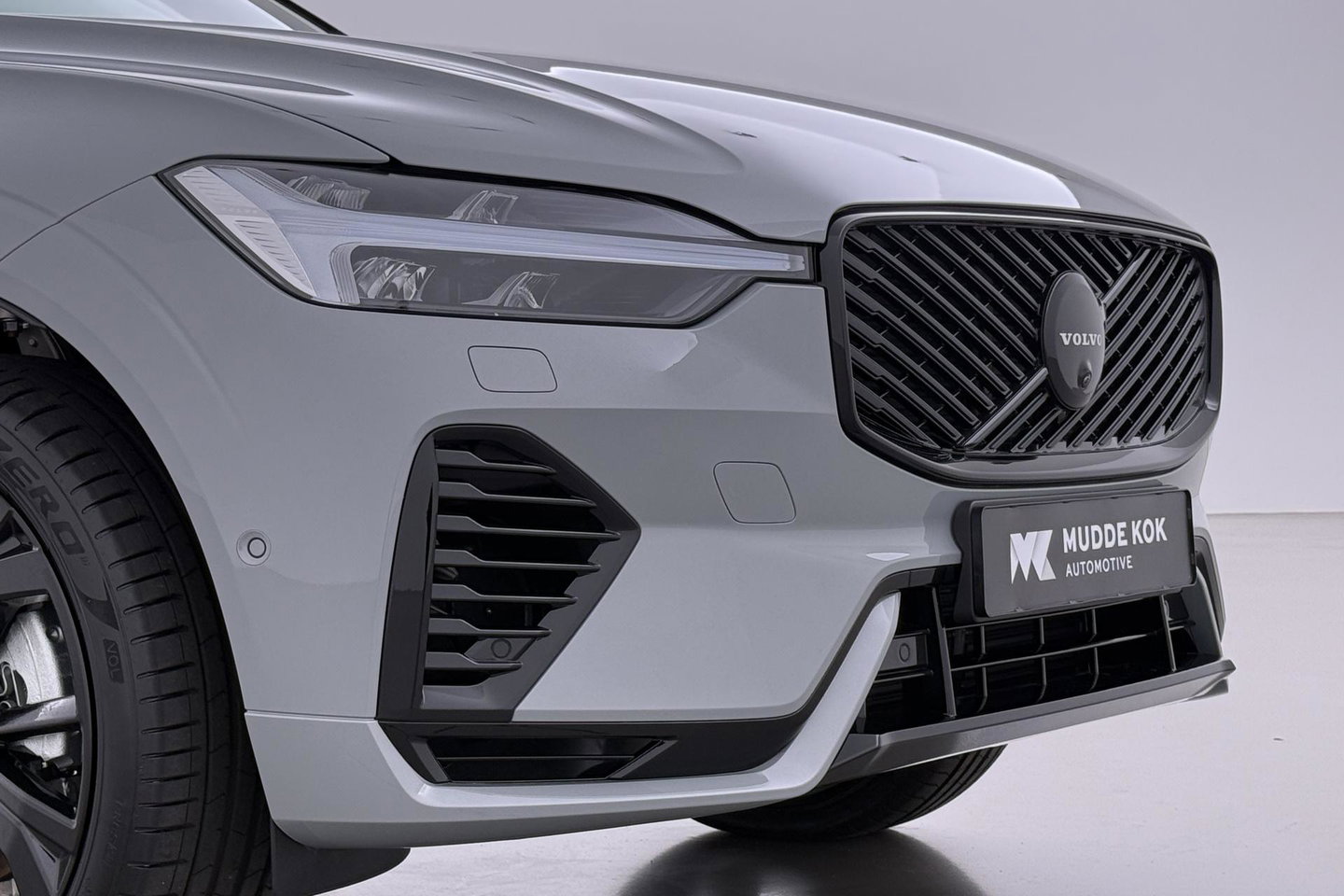Volvo XC60 2.0 T6 Plug-in hybrid AWD Plus Black Edition | Panoramadak | Harman/Kardon | 21 Inch | 360-camera