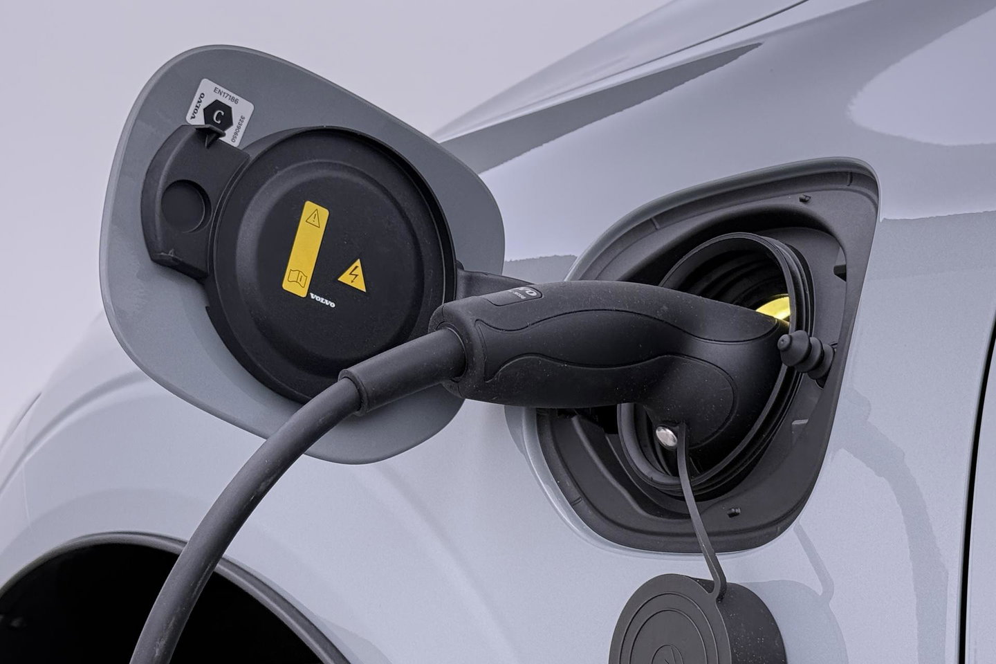 Volvo XC60 2.0 T6 Plug-in hybrid AWD Plus Black Edition | Panoramadak | Harman/Kardon | 21 Inch | 360-camera
