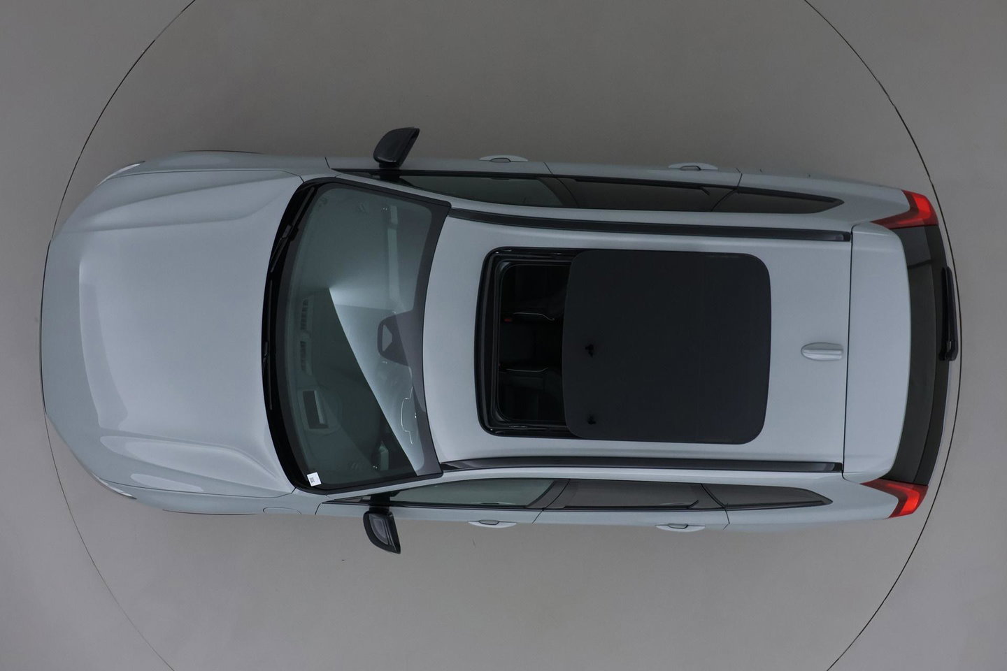 Volvo XC60 2.0 T6 Plug-in hybrid AWD Plus Black Edition | Panoramadak | Harman/Kardon | 21 Inch | 360-camera