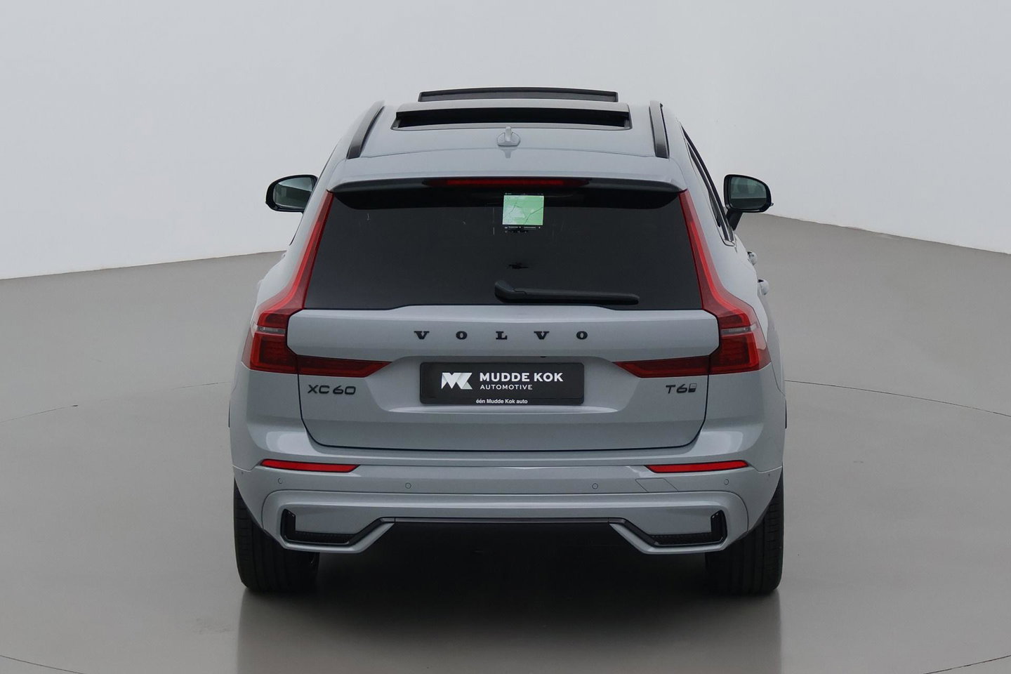 Volvo XC60 2.0 T6 Plug-in hybrid AWD Plus Black Edition | Panoramadak | Harman/Kardon | 21 Inch | 360-camera