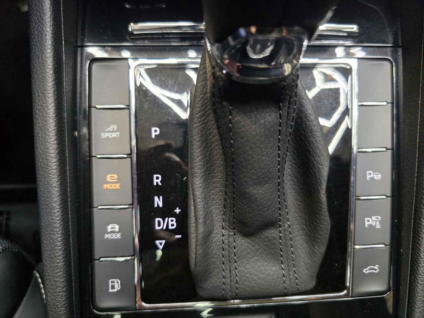 Škoda Superb Combi 1.4 TSI iV Sportline Business PHEV L&K Pano Leder 360 Navi Clima Trekhaak 18"LM