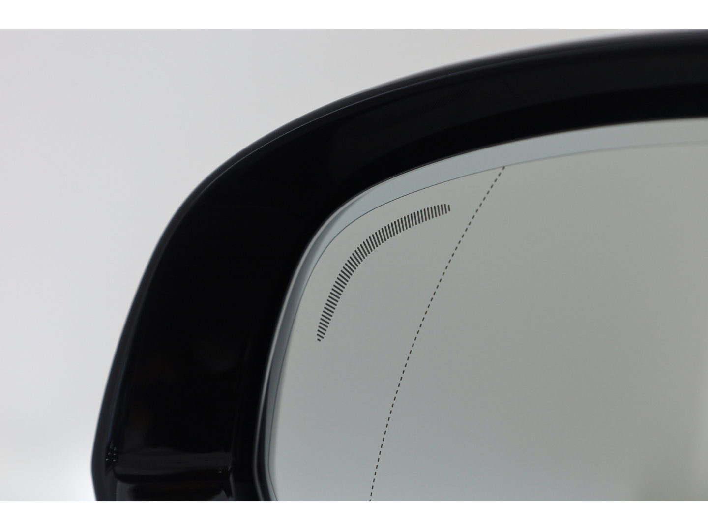 Volvo XC60 2.0 T8 Plug-in hybrid AWD Ultimate Dark | SOH 99,9% | Pano | Trekhaak | Head-up | Sport Stoelen | 360 camera |