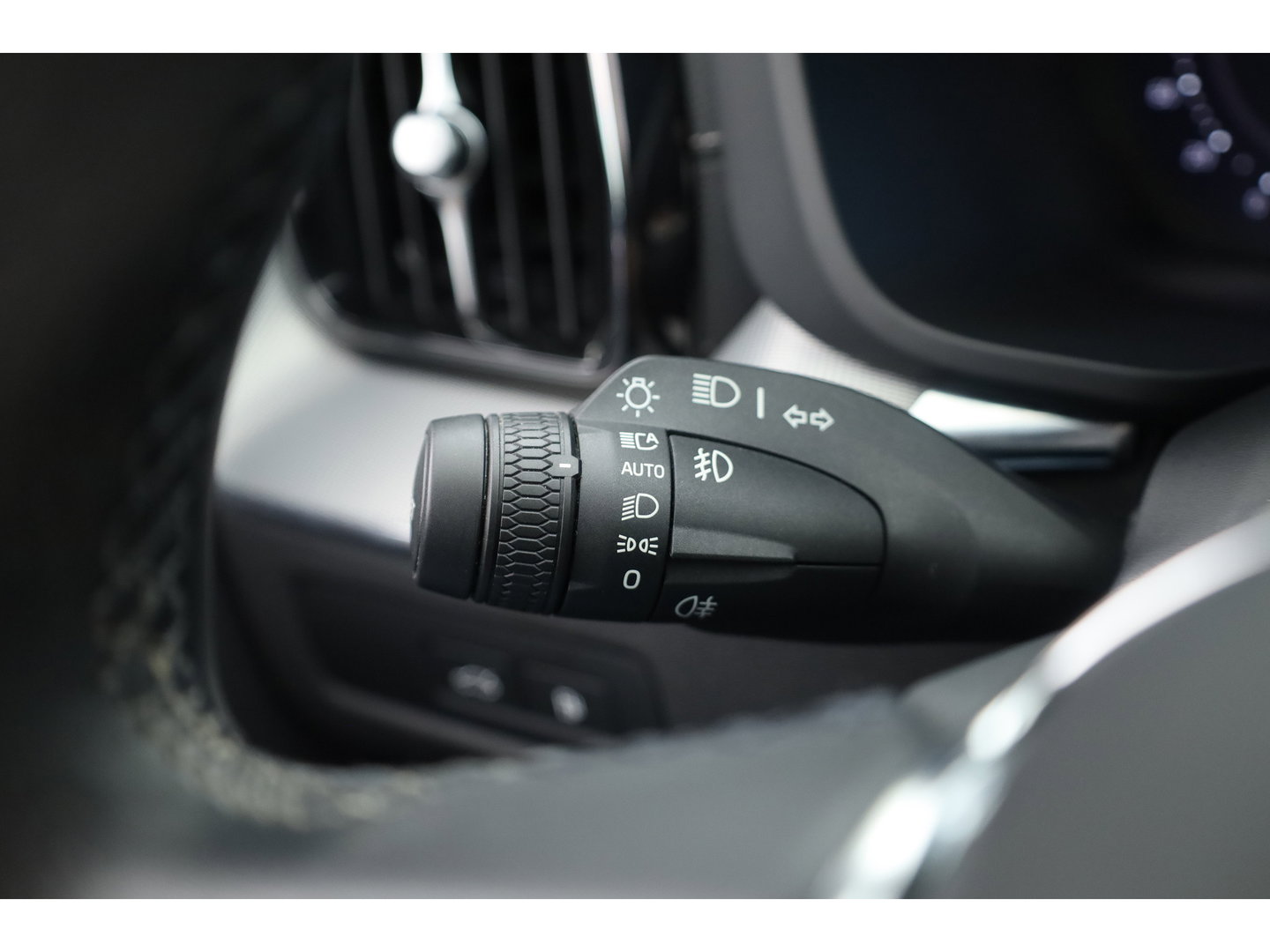 Volvo XC60 2.0 T8 Plug-in hybrid AWD Ultimate Dark | SOH 99,9% | Pano | Trekhaak | Head-up | Sport Stoelen | 360 camera |