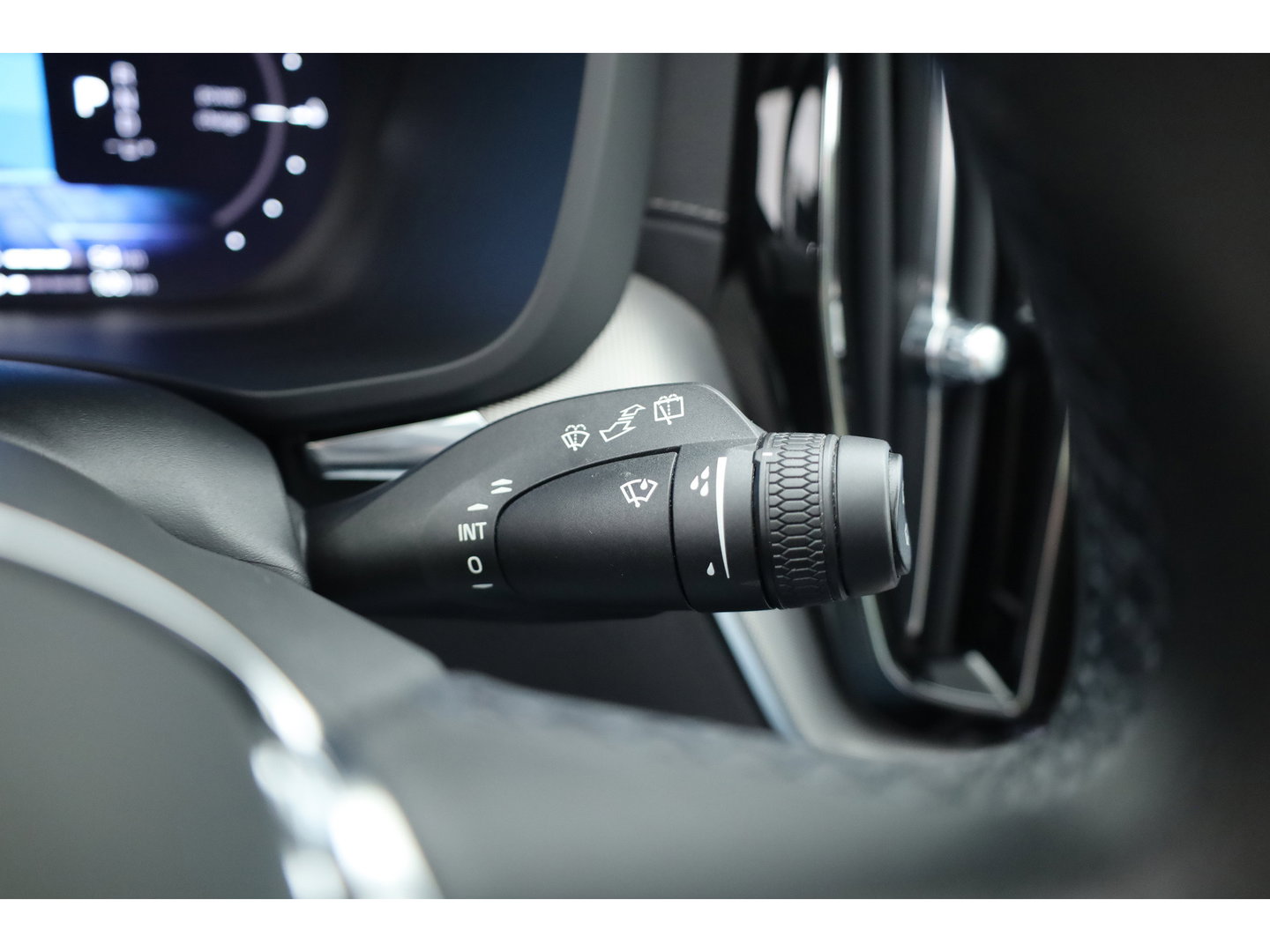 Volvo XC60 2.0 T8 Plug-in hybrid AWD Ultimate Dark | SOH 99,9% | Pano | Trekhaak | Head-up | Sport Stoelen | 360 camera |