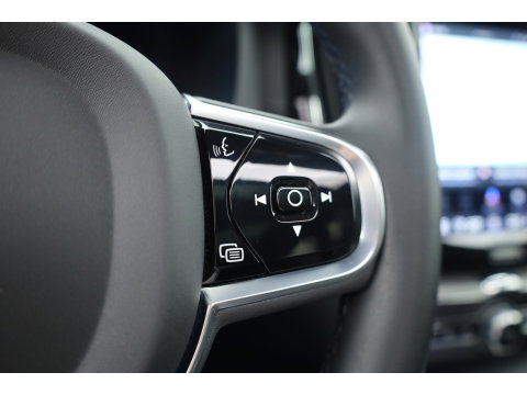 Volvo XC60 2.0 T8 Plug-in hybrid AWD Ultimate Dark | SOH 99,9% | Pano | Trekhaak | Head-up | Sport Stoelen | 360 camera |