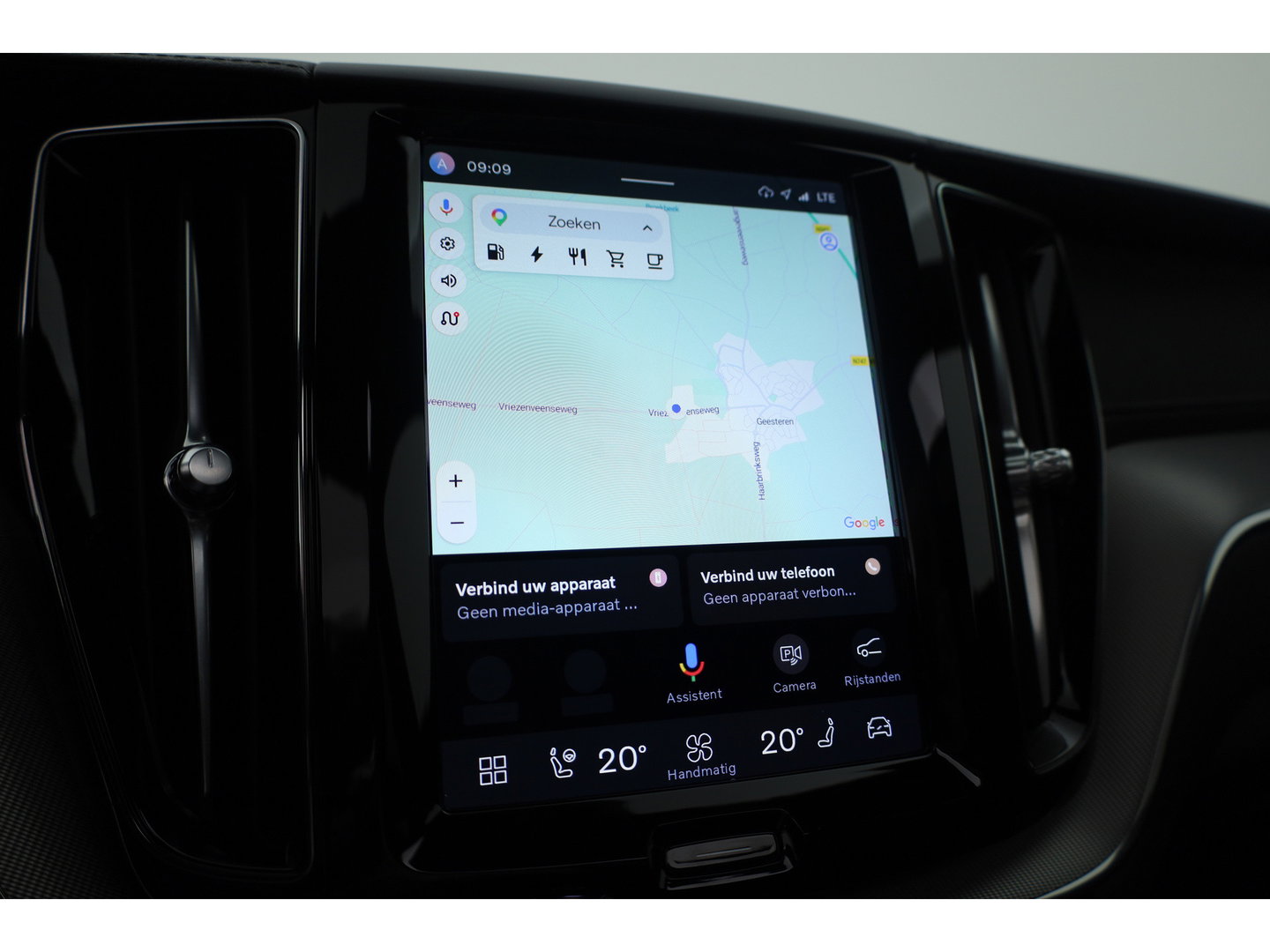 Volvo XC60 2.0 T8 Plug-in hybrid AWD Ultimate Dark | SOH 99,9% | Pano | Trekhaak | Head-up | Sport Stoelen | 360 camera |