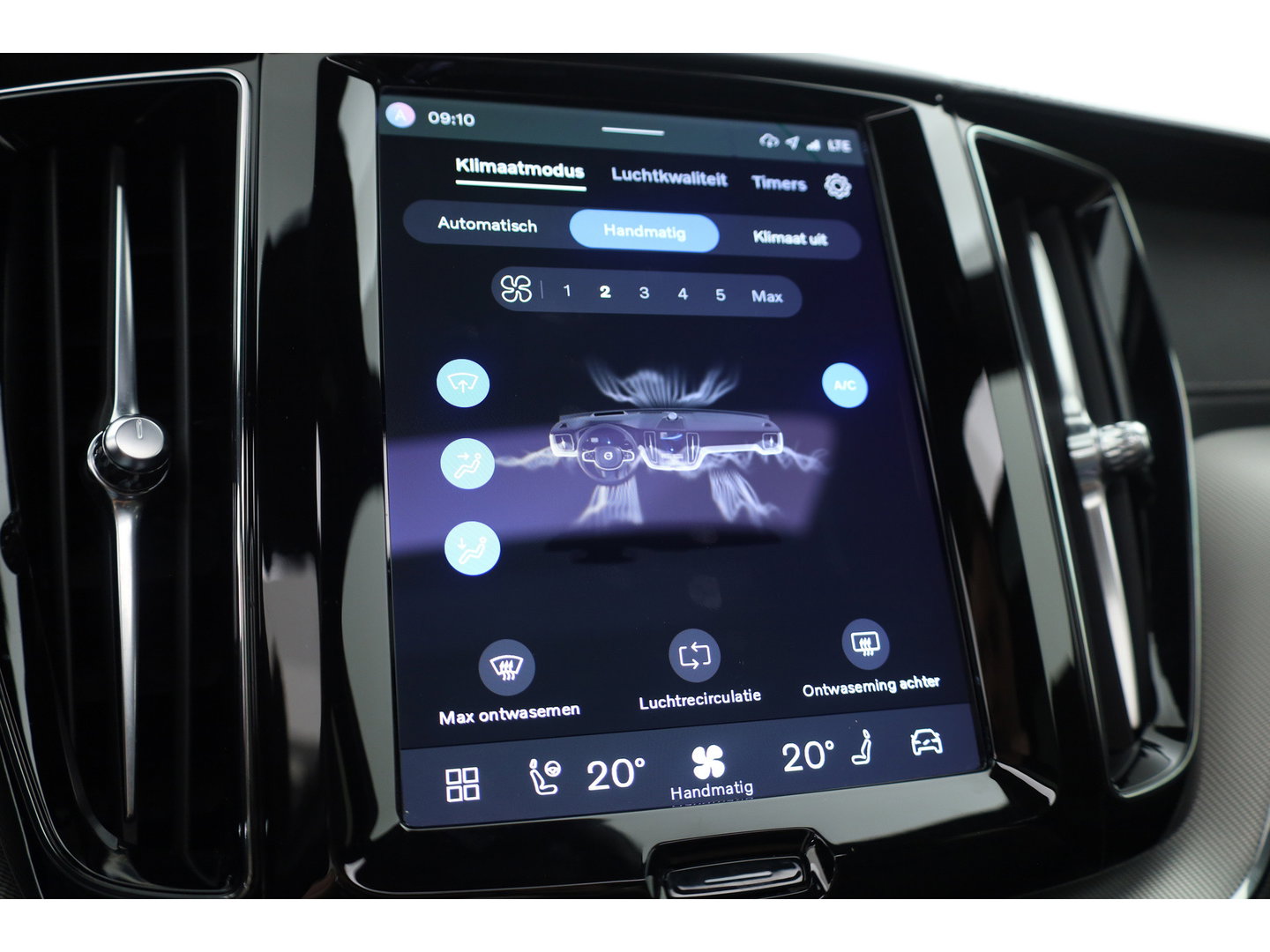 Volvo XC60 2.0 T8 Plug-in hybrid AWD Ultimate Dark | SOH 99,9% | Pano | Trekhaak | Head-up | Sport Stoelen | 360 camera |