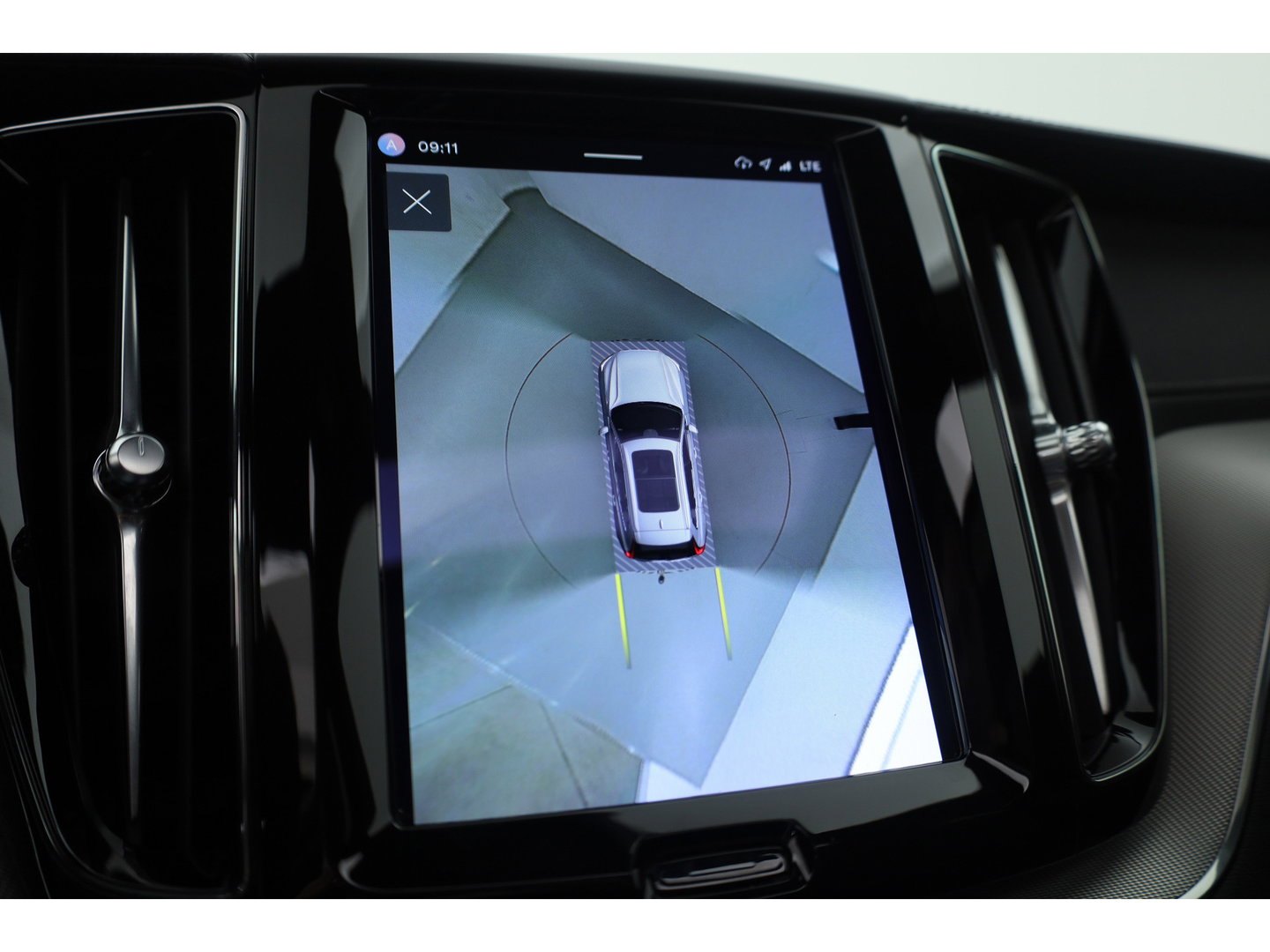 Volvo XC60 2.0 T8 Plug-in hybrid AWD Ultimate Dark | SOH 99,9% | Pano | Trekhaak | Head-up | Sport Stoelen | 360 camera |