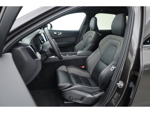 Volvo XC60 2.0 T8 Plug-in hybrid AWD Ultimate Dark | SOH 99,9% | Pano | Trekhaak | Head-up | Sport Stoelen | 360 camera |