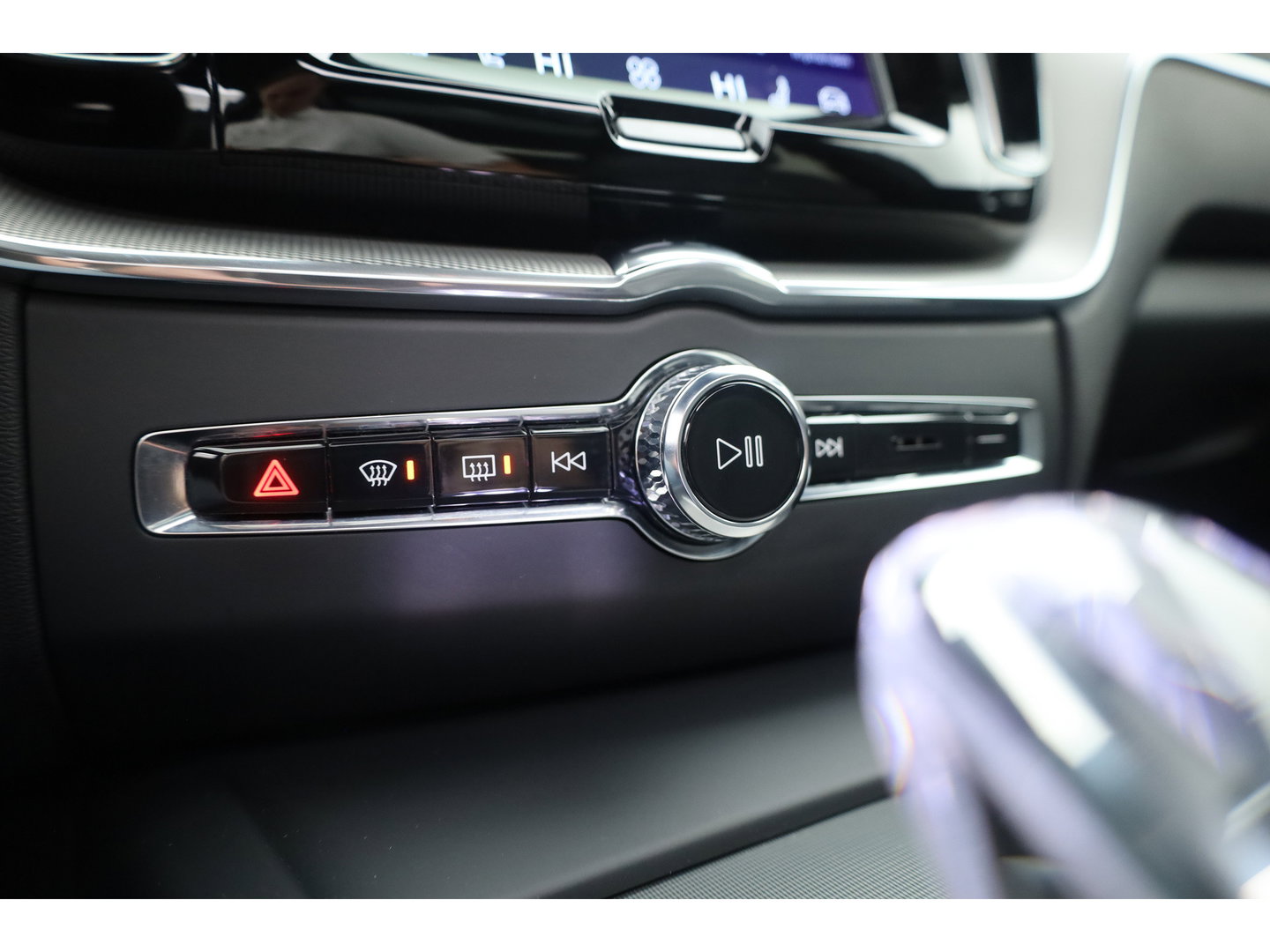 Volvo XC60 2.0 T8 Plug-in hybrid AWD Ultimate Dark | SOH 99,9% | Pano | Trekhaak | Head-up | Sport Stoelen | 360 camera |