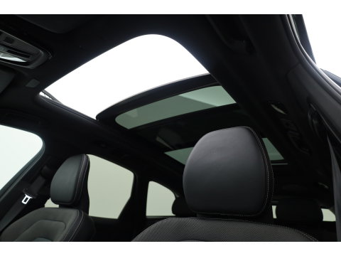Volvo XC60 2.0 T8 Plug-in hybrid AWD Ultimate Dark | SOH 99,9% | Pano | Trekhaak | Head-up | Sport Stoelen | 360 camera |