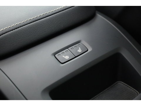 Volvo XC60 2.0 T8 Plug-in hybrid AWD Ultimate Dark | SOH 99,9% | Pano | Trekhaak | Head-up | Sport Stoelen | 360 camera |