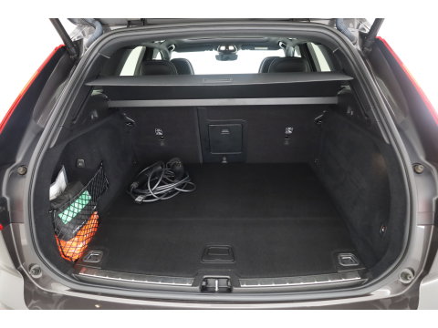Volvo XC60 2.0 T8 Plug-in hybrid AWD Ultimate Dark | SOH 99,9% | Pano | Trekhaak | Head-up | Sport Stoelen | 360 camera |