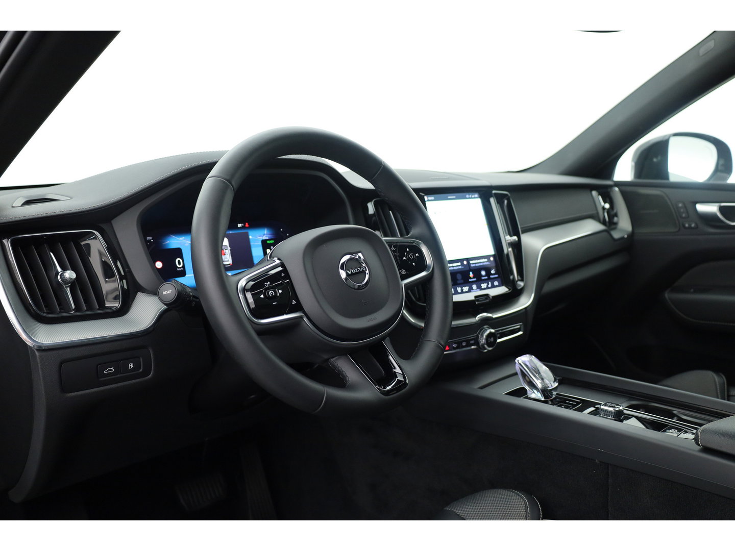 Volvo XC60 2.0 T8 Plug-in hybrid AWD Ultimate Dark | SOH 99,9% | Pano | Trekhaak | Head-up | Sport Stoelen | 360 camera |