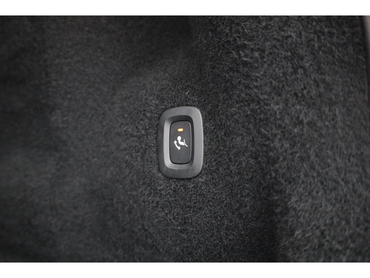 Volvo XC60 2.0 T8 Plug-in hybrid AWD Ultimate Dark | SOH 99,9% | Pano | Trekhaak | Head-up | Sport Stoelen | 360 camera |