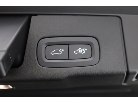 Volvo XC60 2.0 T8 Plug-in hybrid AWD Ultimate Dark | SOH 99,9% | Pano | Trekhaak | Head-up | Sport Stoelen | 360 camera |