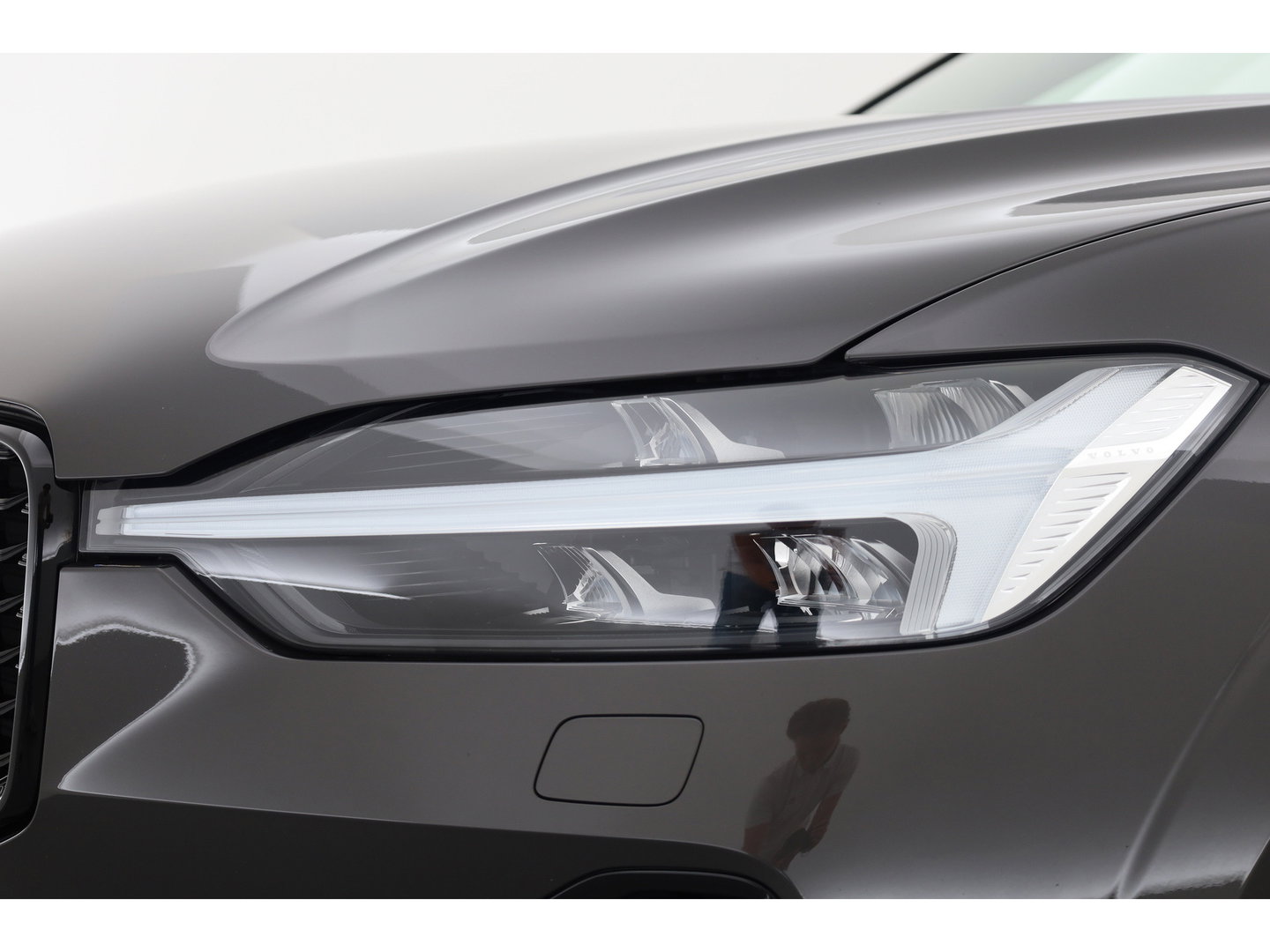 Volvo XC60 2.0 T8 Plug-in hybrid AWD Ultimate Dark | SOH 99,9% | Pano | Trekhaak | Head-up | Sport Stoelen | 360 camera |