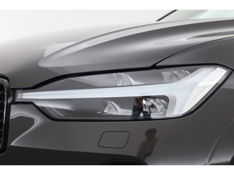 Volvo XC60 2.0 T8 Plug-in hybrid AWD Ultimate Dark | SOH 99,9% | Pano | Trekhaak | Head-up | Sport Stoelen | 360 camera |