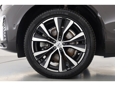 Volvo XC60 2.0 T8 Plug-in hybrid AWD Ultimate Dark | SOH 99,9% | Pano | Trekhaak | Head-up | Sport Stoelen | 360 camera |