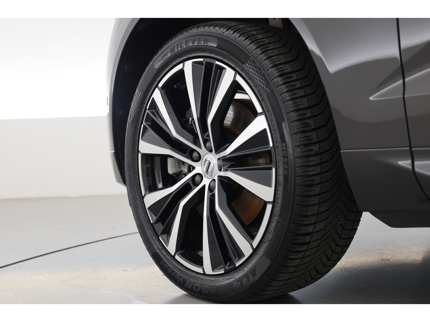 Volvo XC60 2.0 T8 Plug-in hybrid AWD Ultimate Dark | SOH 99,9% | Pano | Trekhaak | Head-up | Sport Stoelen | 360 camera |