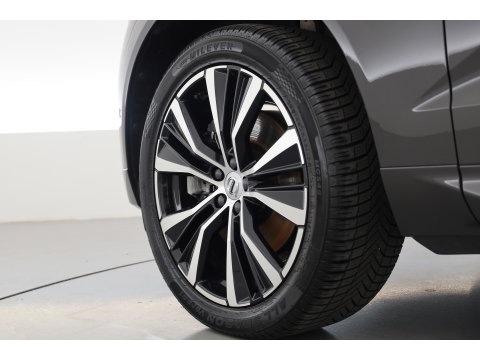 Volvo XC60 2.0 T8 Plug-in hybrid AWD Ultimate Dark | SOH 99,9% | Pano | Trekhaak | Head-up | Sport Stoelen | 360 camera |