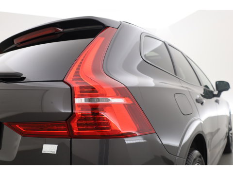 Volvo XC60 2.0 T8 Plug-in hybrid AWD Ultimate Dark | SOH 99,9% | Pano | Trekhaak | Head-up | Sport Stoelen | 360 camera |