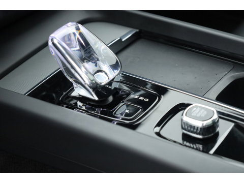 Volvo XC60 2.0 T8 Plug-in hybrid AWD Ultimate Dark | SOH 99,9% | Pano | Trekhaak | Head-up | Sport Stoelen | 360 camera |