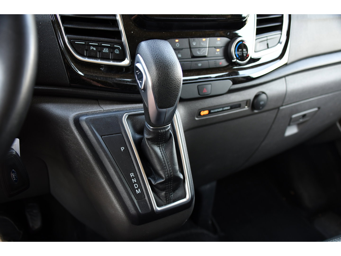 Ford Transit Custom 300 2.0 TDCI L1H1 Limited DC PB Edition Camera, Cruise, Carplay, LED, Leder, 2 x Schuifdeur, Stoelverwarming, Sensoren, Automaat, Uniek!