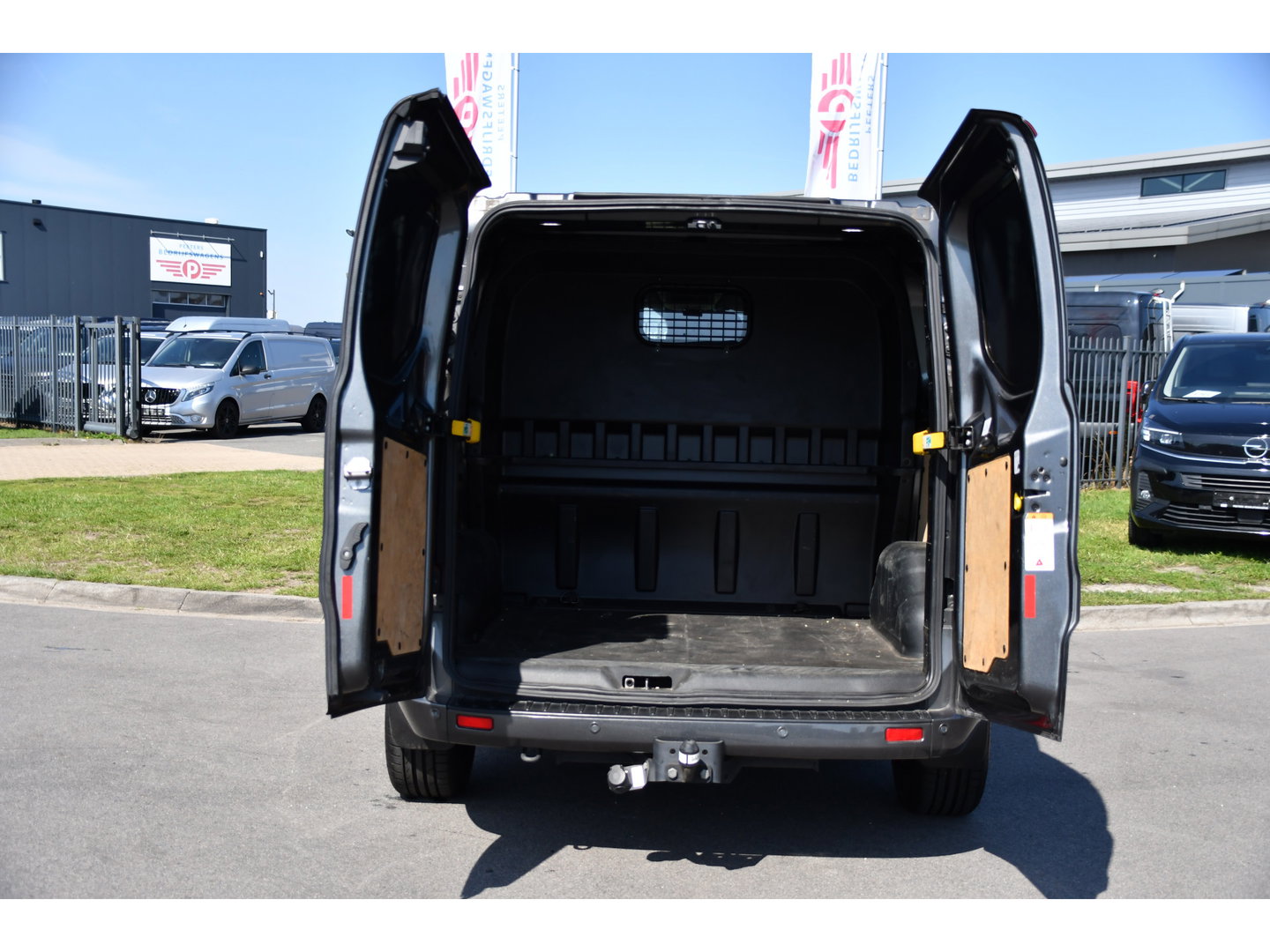 Ford Transit Custom 300 2.0 TDCI L1H1 Limited DC PB Edition Camera, Cruise, Carplay, LED, Leder, 2 x Schuifdeur, Stoelverwarming, Sensoren, Automaat, Uniek!