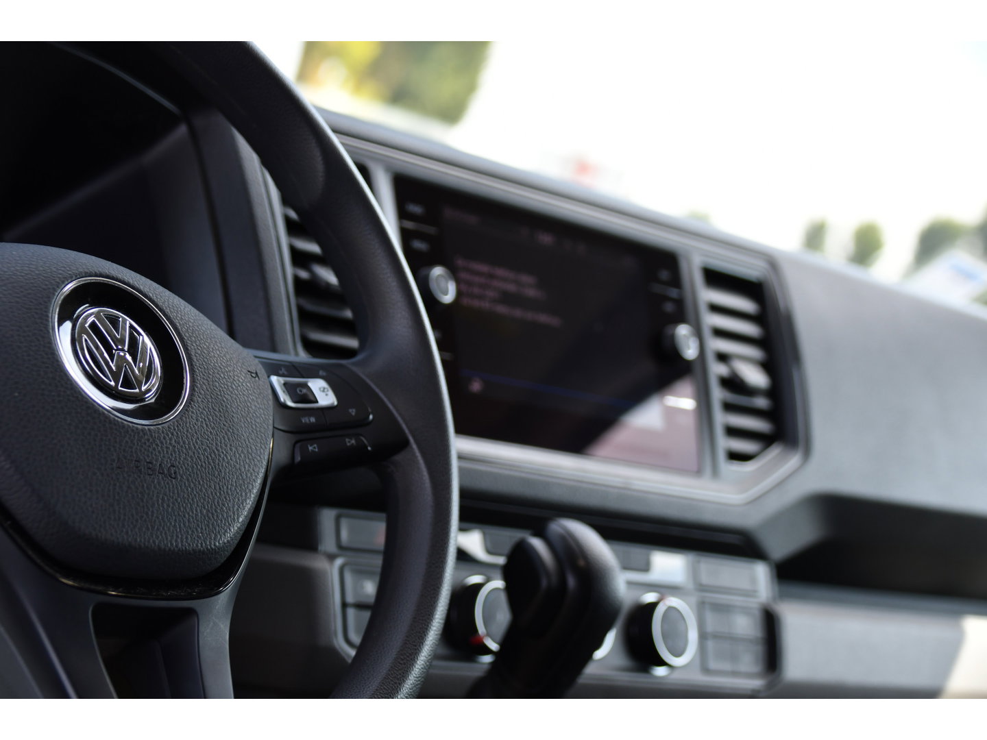 Volkswagen Crafter 35 2.0 TDI L3H3 PB Edition Camera, Cruise, Carplay, LED, Automaat, Sensoren, 140pk, Trekhaak, Multimedia, Uniek!